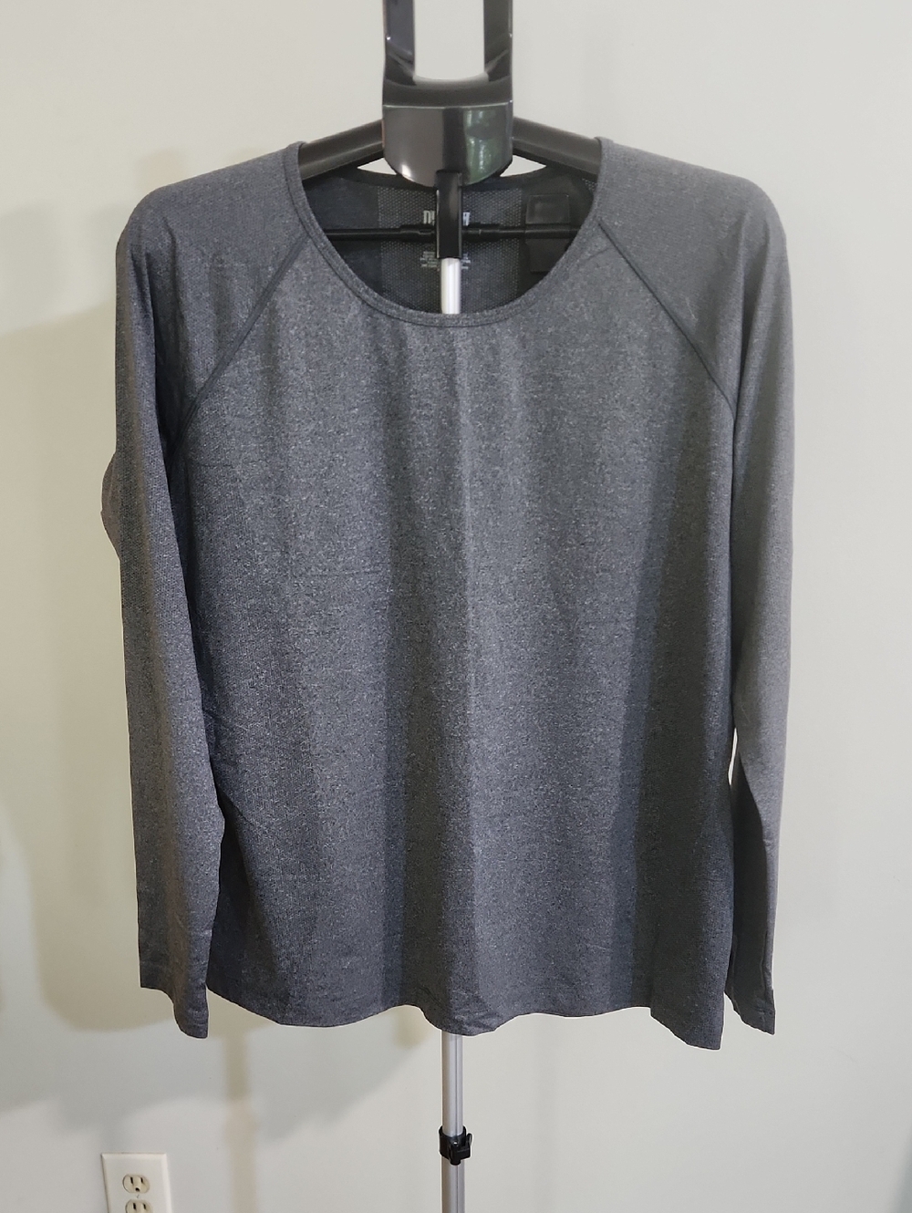 Duluth Trading Co Womens Armachillo Long Sleeve In Gray. Size XL.